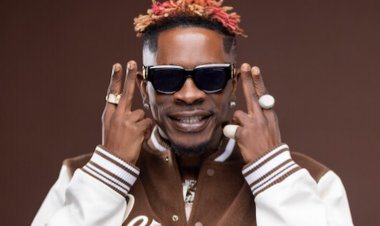 Shatta Wale aravumirwa ku gahera na nyina