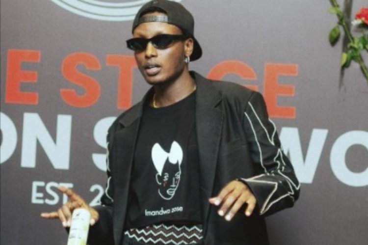 Davis D yihaye amenyo y'abasetsi