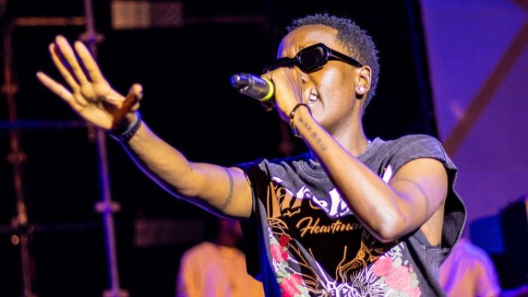 Azawi yifatiye ku gahanga abahanzi bo muri Uganda