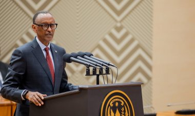 Perezida Kagame yatunze intoki abayobozi biremereza