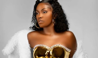 Gloria Bugie wateje impagarara ku mbuga nkoranyambaga ni muntu ki?