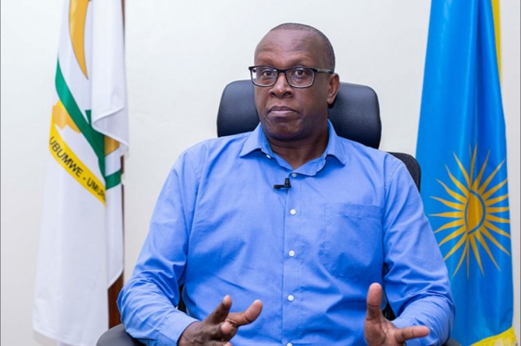 Minisitiri Jean Damascene yagaragaje ko bari gushakira umuti ikibazo cy'inzangano ziri muri 'Showbiz'