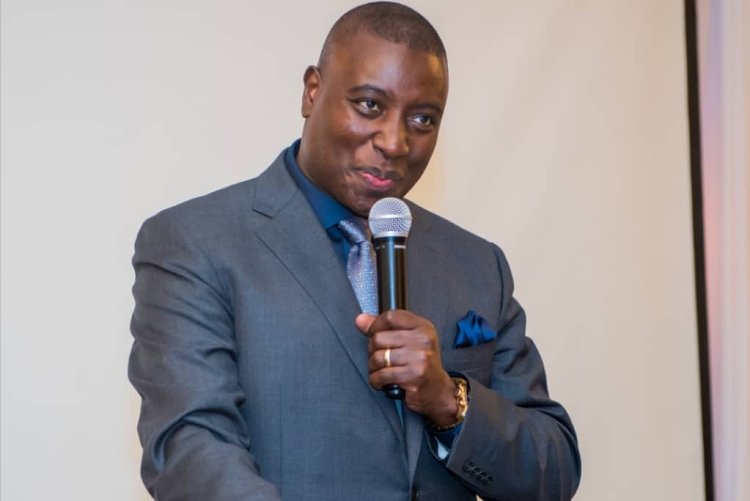 Apotre Dr. Gitwaza yarikoroje ku mbuga nkoranyambaga