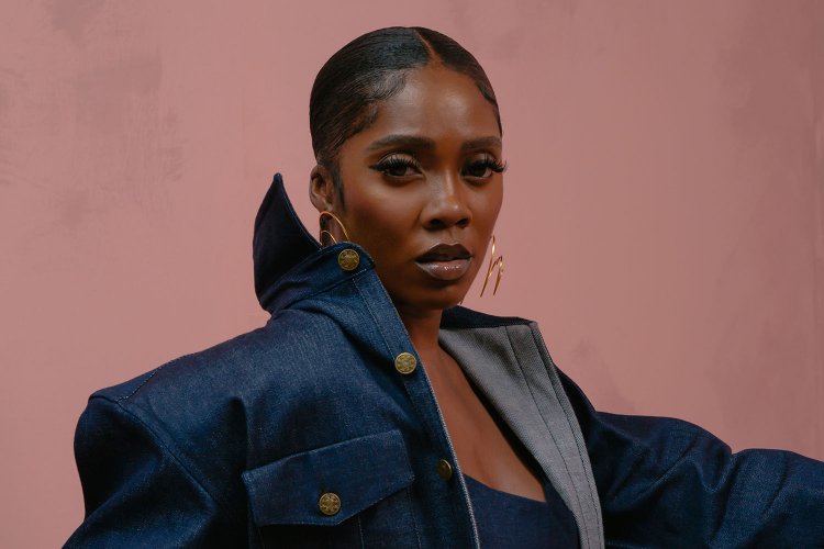 Tiwa Savage yasobanuye impamvu atasinyisha undi muhanzi