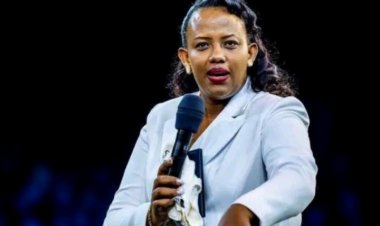 Yahoze aririmba anabyina mu tubyiniro! Ubuzima bwa Pasiteri Julienne warikoroje ku mbuga nkoranyambaga