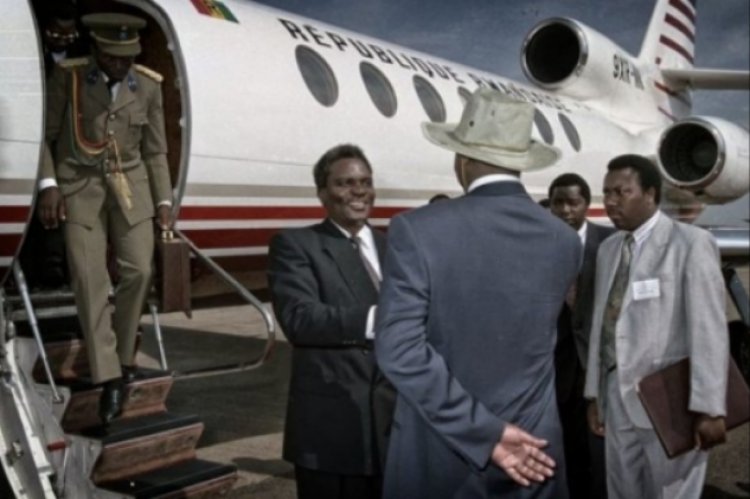 Perezida Habyarimana yari yaburiwe ko indege ye ishobora kuraswa yica amatwi