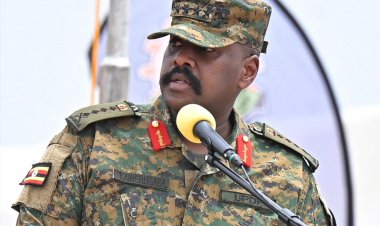 Gen. Kainerugaba yasabye Abanyarwanda kujya kuruhukira muri Uganda