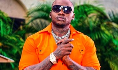 Khaligraph Jones yaburiye abahanzi kwitondera amasezerano basinya