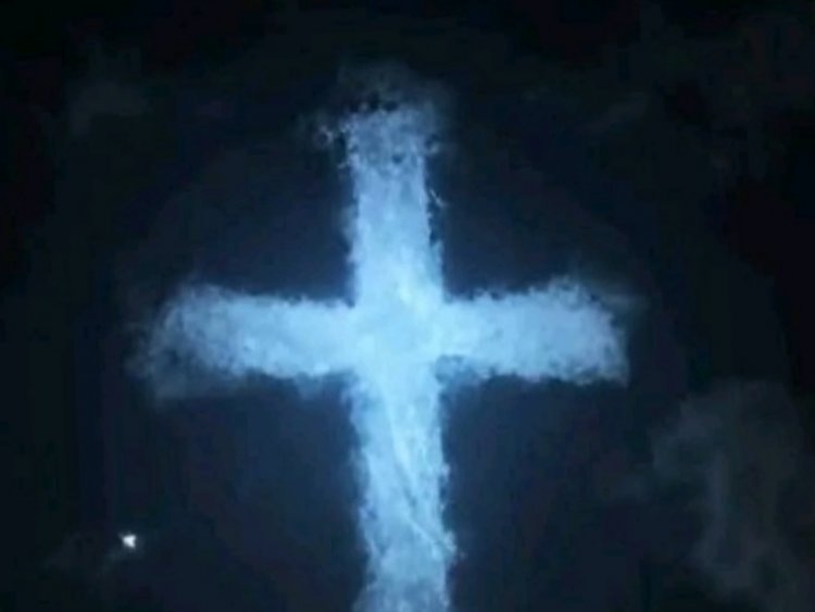 Igicu cyagaragaye mu ishusho y'umusaraba waka  muri Australia cyaciye ururondogoro