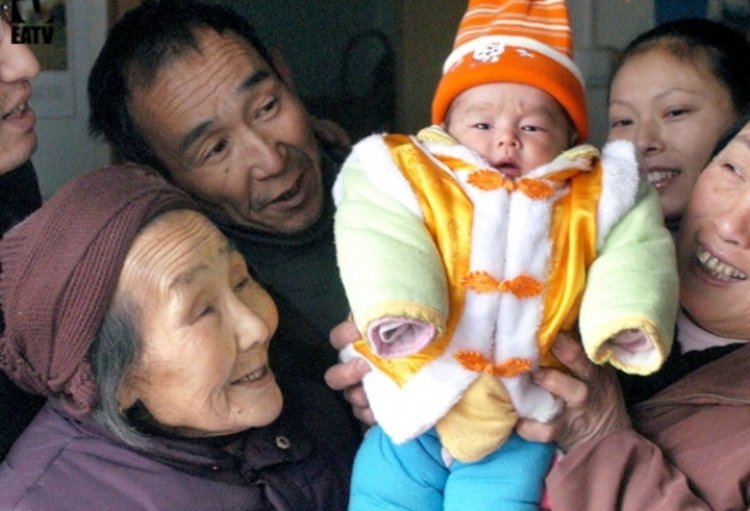 Mu Bushinwa abana bari munsi y'imyaka 3 bari guhembwa agatubutse