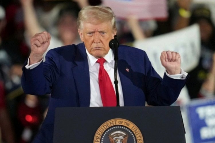 Donald Trump yahize kwihorera ku itangazamakuru