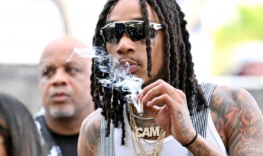 Umuraperi Wiz Khalifa ari mu mazi abira