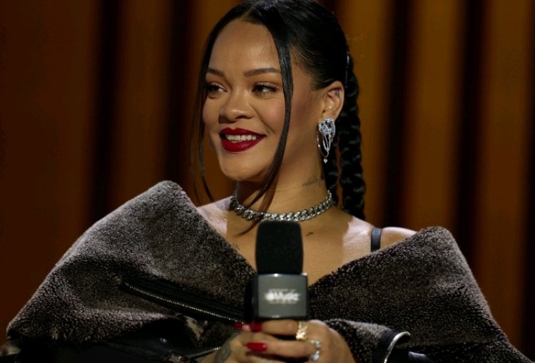Rihanna akomeje guteza impaka ku mbuga nkoranyambaga