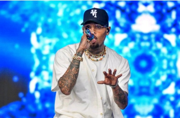 Chris Brown yarikoroje ku mbuga nkoranyambaga