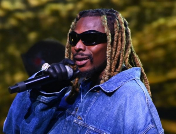 Asake yahishuye uko yabereye ibamba abamubwiraga guhindura ururimi mu indirimbo ze