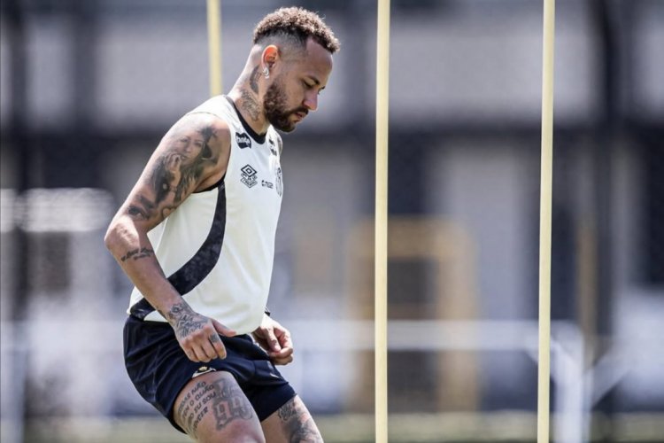 Neymar yaciye amarenga yo gusezera ruhago