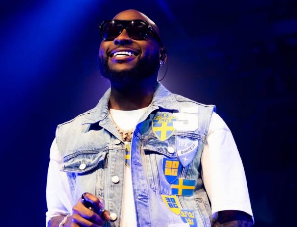 Davido yasubitse ibyo kwinjira muri politiki