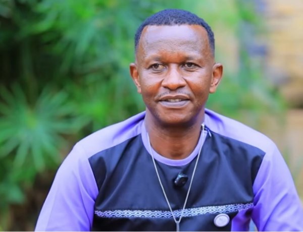 Munyashoza Dieudonne agiye gusohora igitabo gikubiyemo amateka y’indirimbo 100