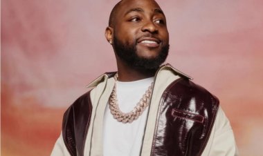 Davido arateganya gufatanya umuziki na politiki