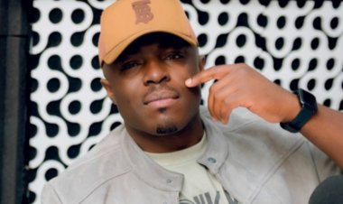 Uncle Austin yanenze abanyamakuru batonesha abahanzi bamwe