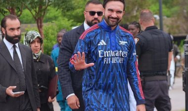Meya wa New York yaciye ibintu kubera umwambaro wa Arsenal